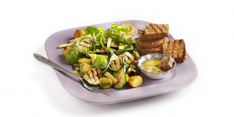 Courgettesalade met kaas en krieltjes