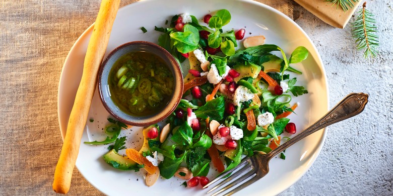 Avocadosalade met abrikozen en geitenkaas