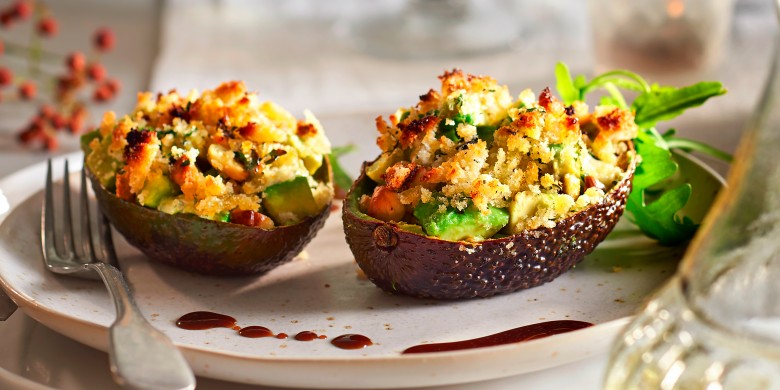 Gegratineerde avocado met blauwe kaas