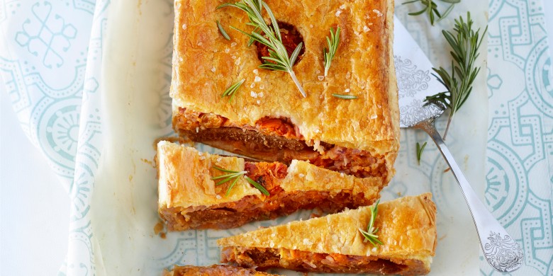 Rodekool-pie met rozijnen en merguezworstjes