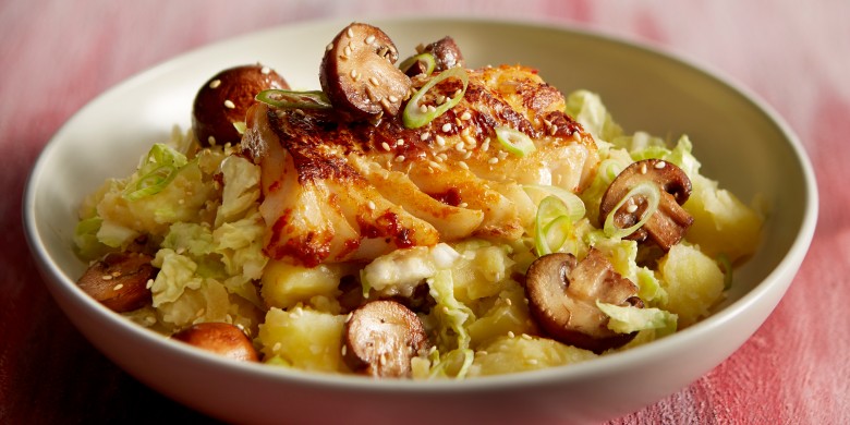 Chinese-koolstamppot met paddenstoelen en kabeljauw