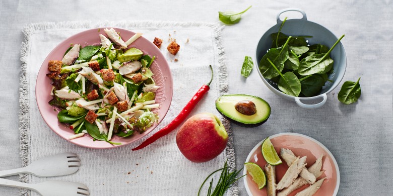 Makreelsalade met avocadomousse en limoen