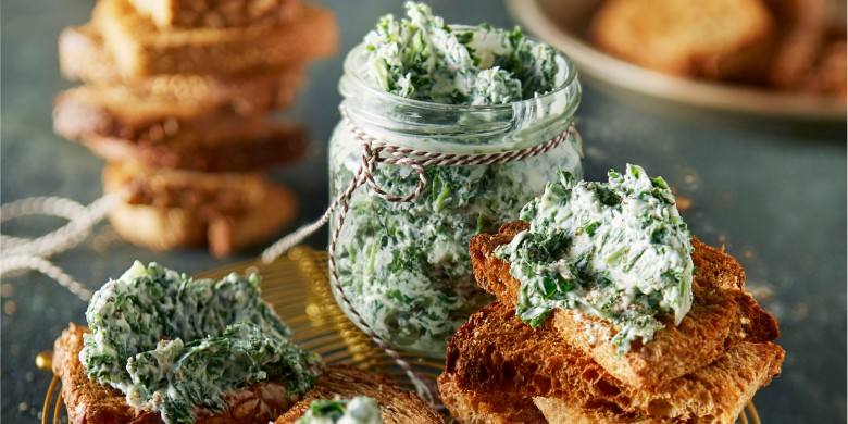 Kruidige boerenkooldip