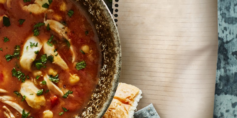 Arabische kippensoep met kikkererwten en komijn