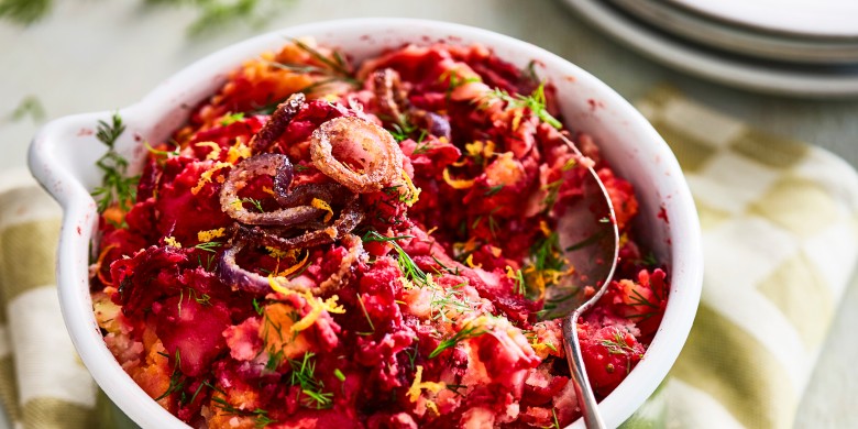 Bietenstamppot met krokant gebakken ui en vega-balletjes