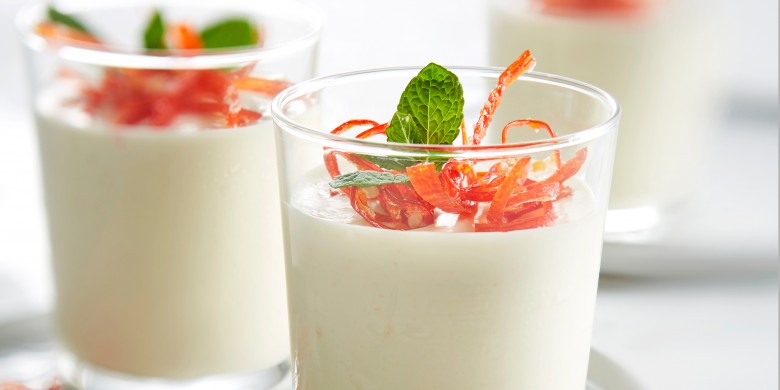 Ricotta-mousse met witte chocolade en gekonfijte rode peper