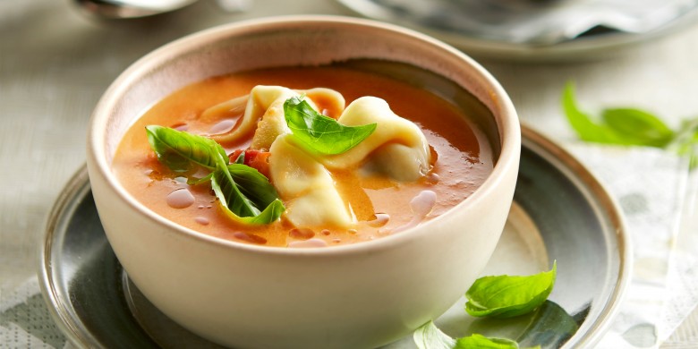 Italiaanse maaltijdsoep met tortellini
