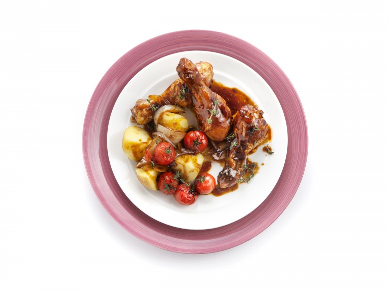 Drumsticks met trostomaten en gepofte aardappel