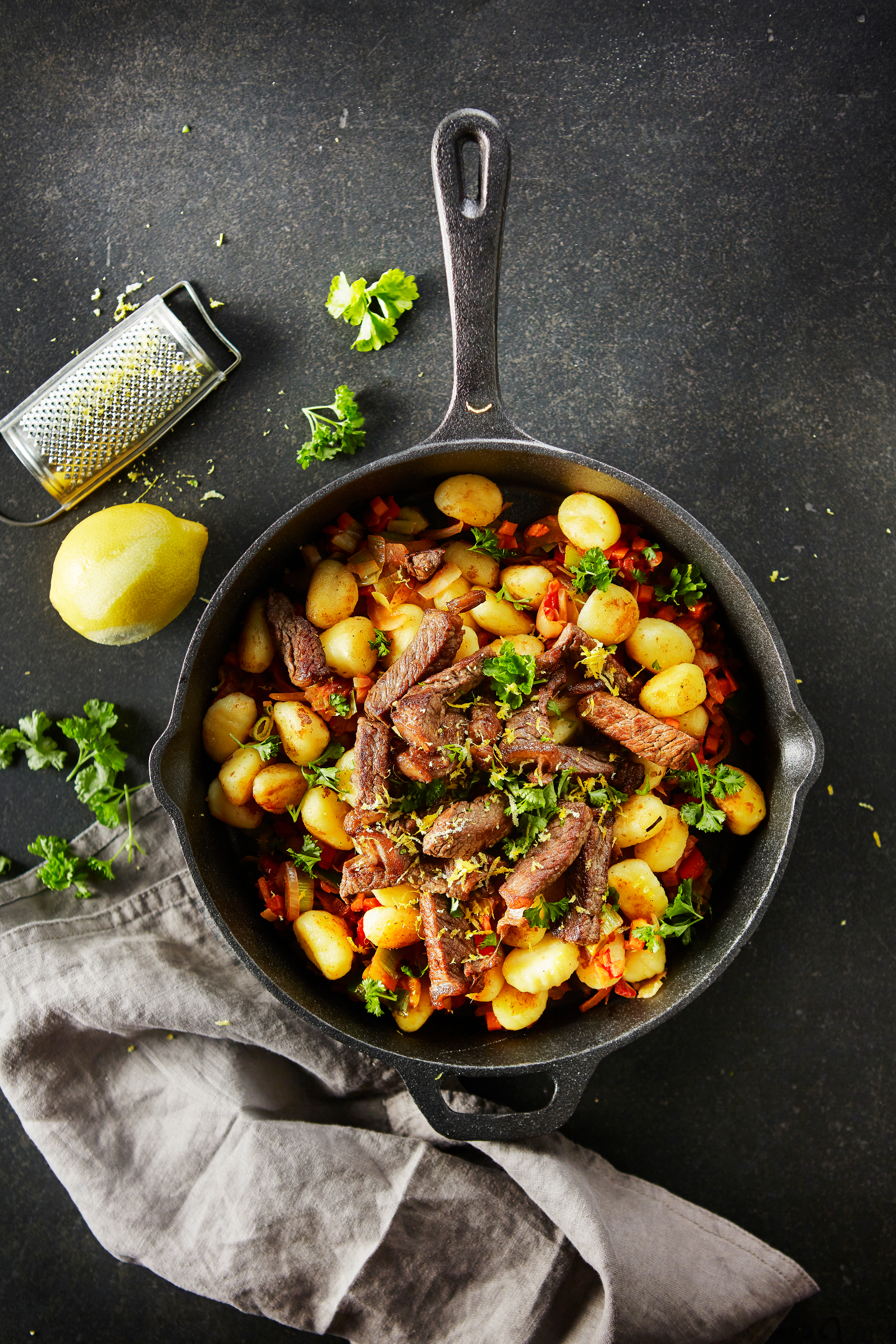 Gnocchi met entrecote en roerbakgroenten