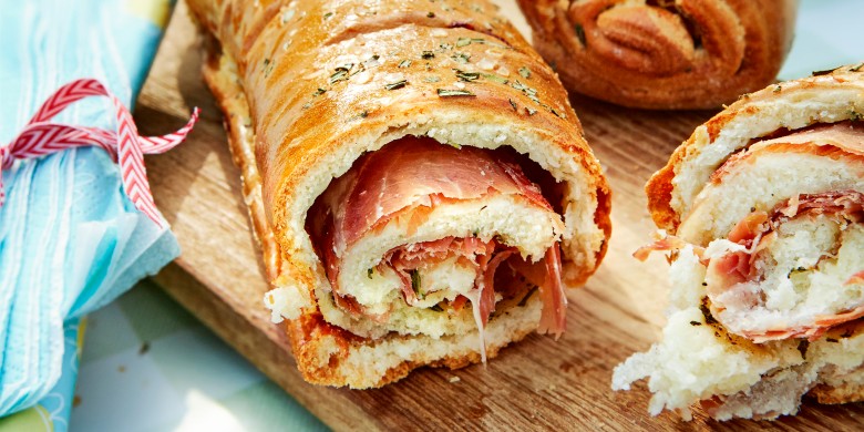 Gevuld breekbrood met parmaham en rozemarijn