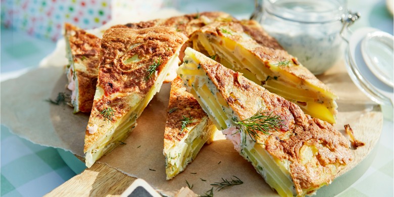 Aardappeltortilla met zalm en dille