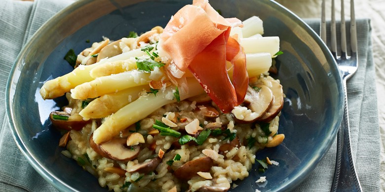 Asperges met amandelrisotto en parmaham