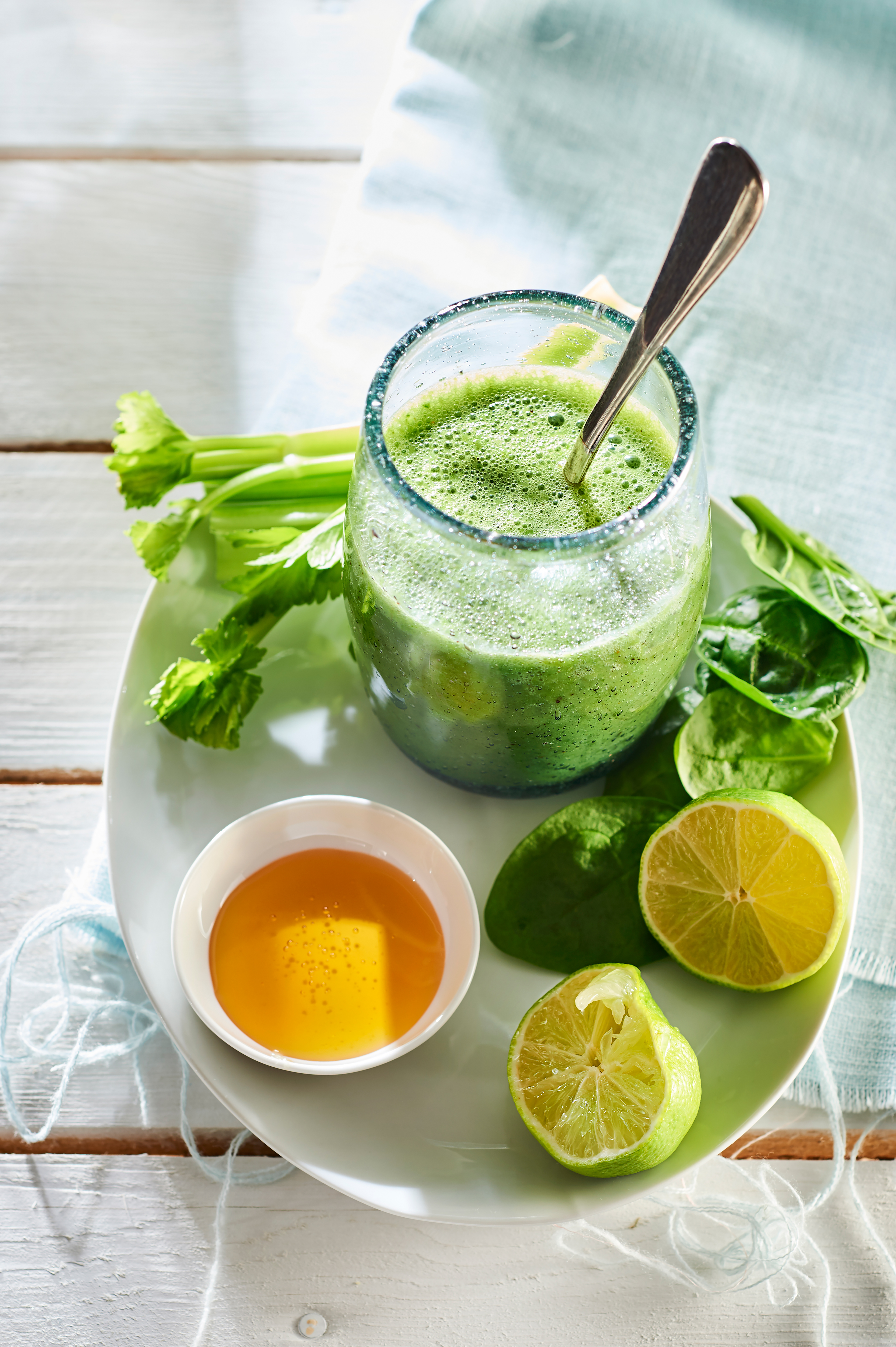 Bleekselderij-gazpacho met gerookte zalm