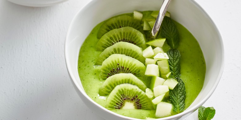 Green breakfast smoothie bowl