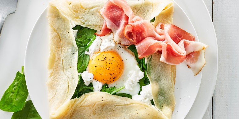 Franse crêpe met ei, spinazie en geitenkaas