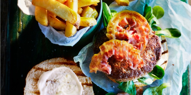 Paddenstoelen-gehaktburger met spek