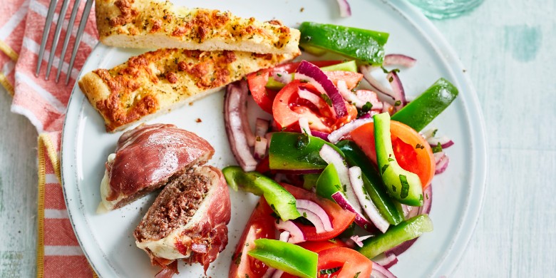 Parma’s met paprika-tomatensalade