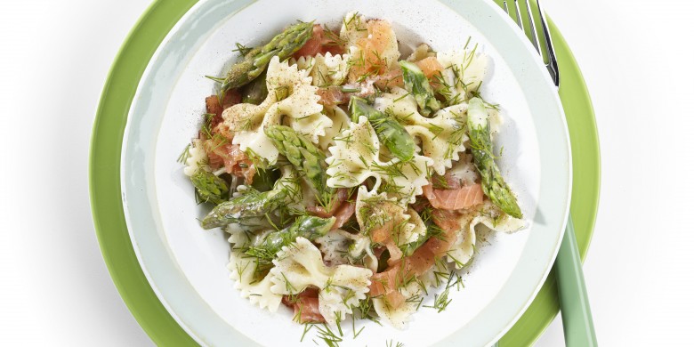 Farfalle met zalm en asperges