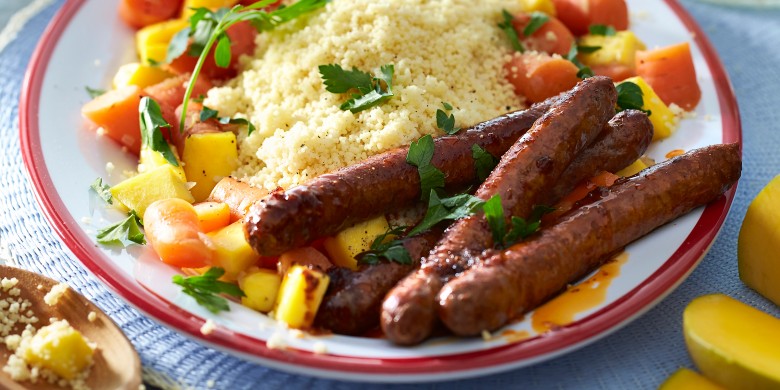 Couscous met gestoofde wortel, mango en worstjes