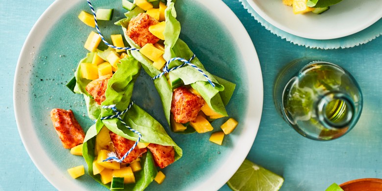 Slawrap met zalm en mango