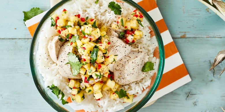 Gepocheerde kipfilet met pikante ananassalsa