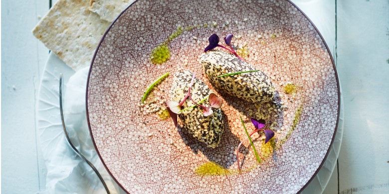 Geitenricotta met maanzaad en sesam
