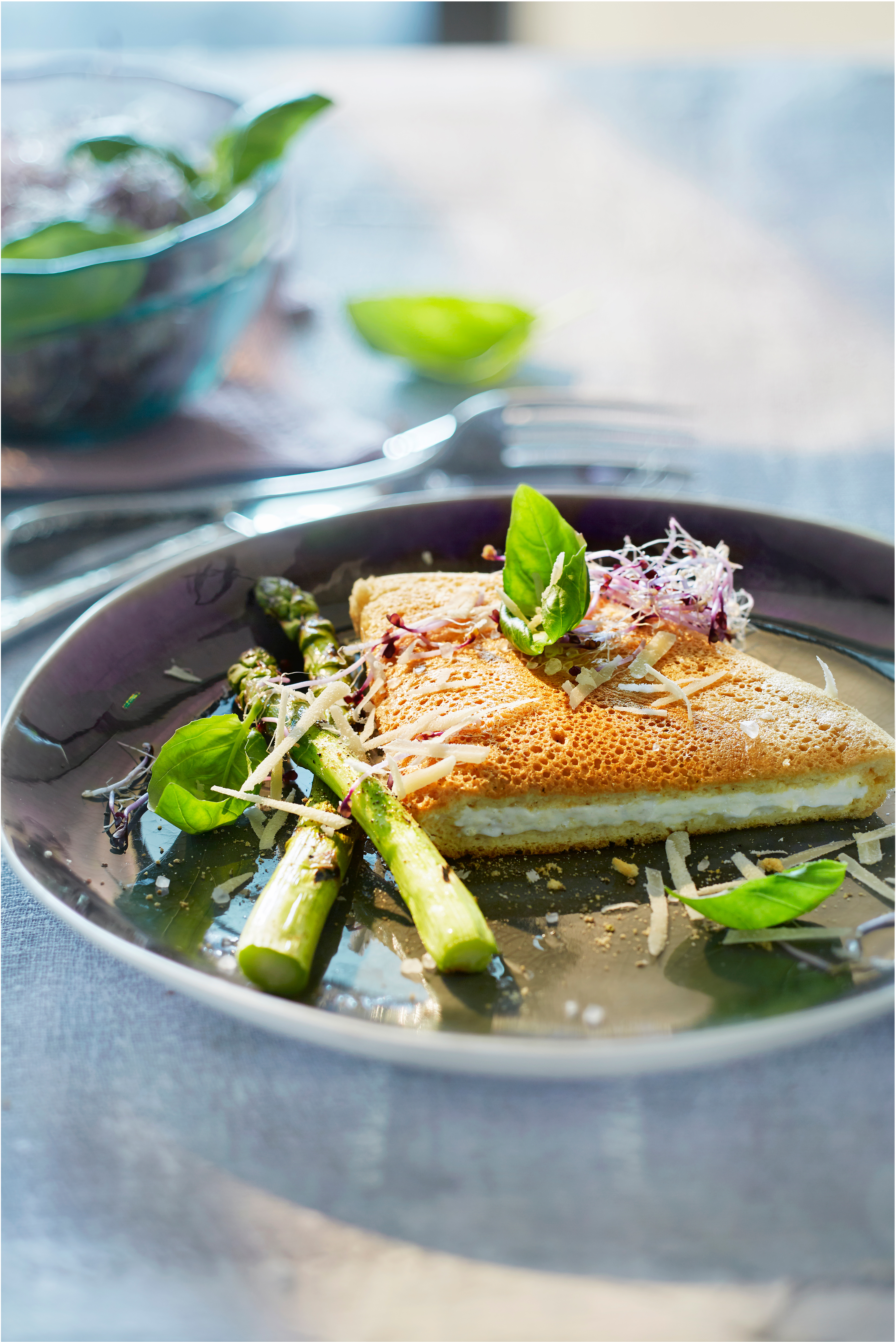 Soufflé-omelet met groene asperges