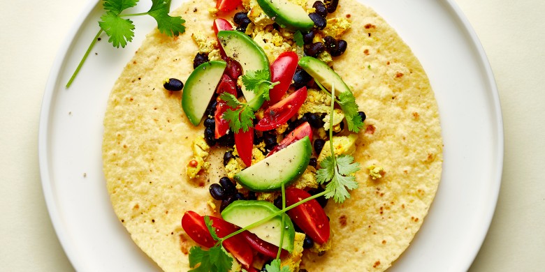Breakfast burrito met tofu-scramble